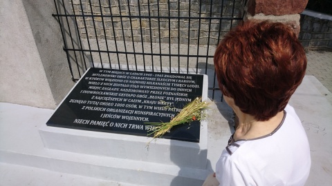 Pani Kazimiera Gołębiowska odwiedziła miejsce, gdzie w czasie II wojny światowej mieścił się niemiecki obóz przejściowy Inowrocław-Błonie. Fot. Piotr Olecki