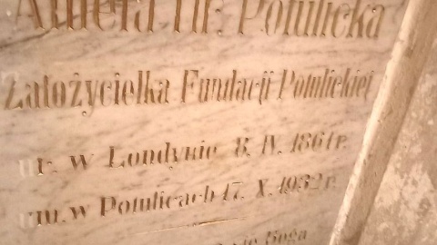 Płyty w grobowcu rodziny Potulickich. Fot. Michał Słobodzian