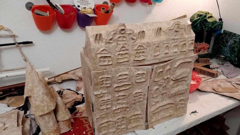 W domowym warsztacie Robert Poryziński przygotowuje swój „Teatr Miejsca” do kolejnego sezonu. Fot. Michał Zaręba