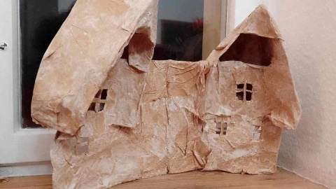 W domowym warsztacie Robert Poryziński przygotowuje swój „Teatr Miejsca” do kolejnego sezonu. Fot. Michał Zaręba