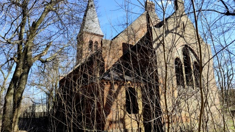 Widok zewnętrzny zabytkowego kościoła we wsi Zrazim. Fot. Żaneta Walentyn/PR PiK