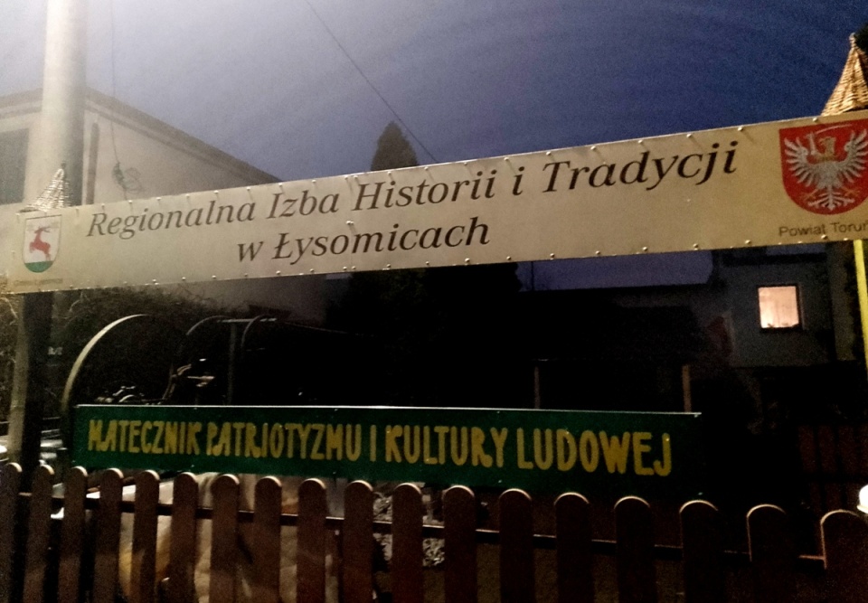 Do zapoznania się ze swoimi zbiorami zaprasza pan Adam Kozłowski z Łysomic. Fot. Michał Zaręba