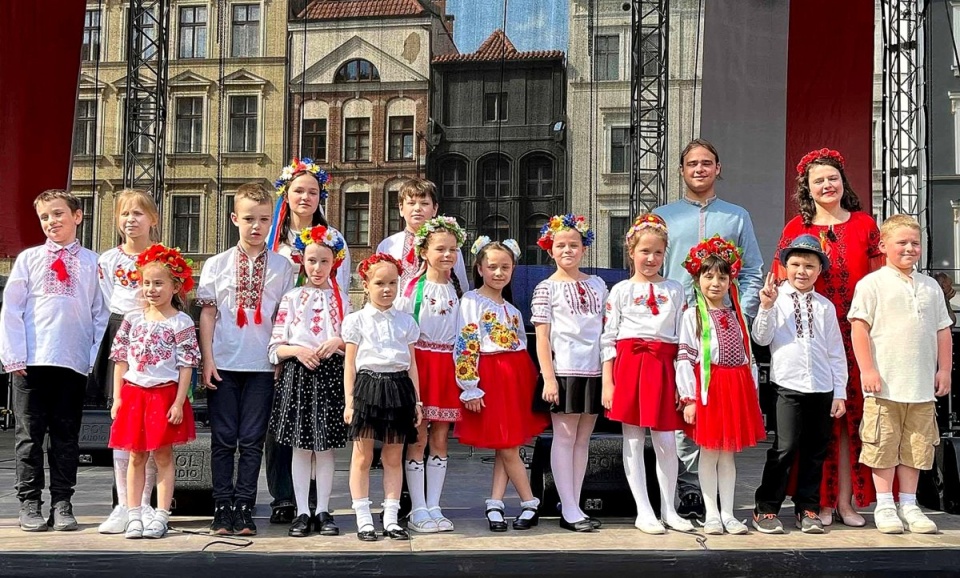 Olena gra na bandurze i prowadzi chór dla kobiet i dzieci. Fot. facebook.com/olena.maruniak.7