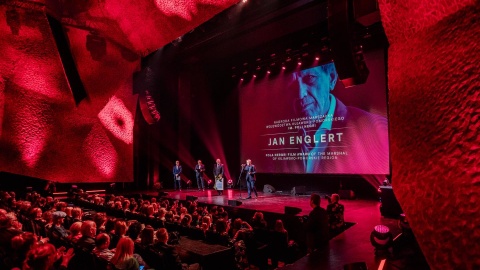 Jan Englert odebrał Nagrodę Honorową Tofifestu. / Fot. Julia Marszewska / Materiały promocyjne Tofifestu