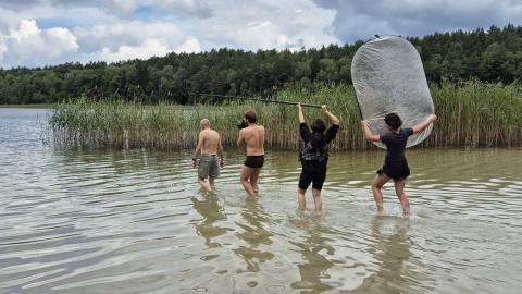 Migawki z planu zdjęciowego do filmu pt. „Być jak Yerka” o światowej sławy malarzu Jacku Yerce. Źródło: materiały promocyjne