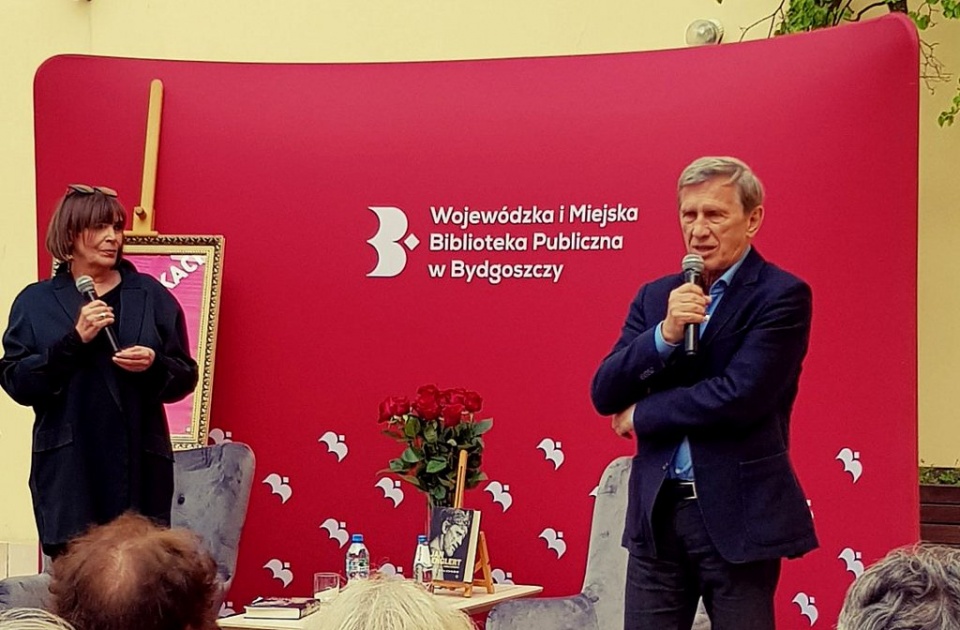 Jan Englert był gościem Dyskusyjnego Klubu Książki w Wojewódzkiej i Miejskiej Bibliotece Publicznej w Bydgoszczy. Fot. facebook.com/wimbp.bydgoszcz