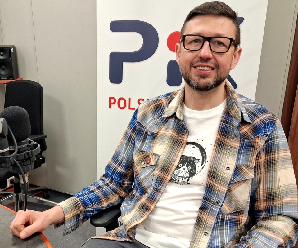 Piotr Wojciechowski w toruńskim studiu Polskiego Radia PiK. Fot. Iwona Muszytowska-Rzeszotek/PR PiK