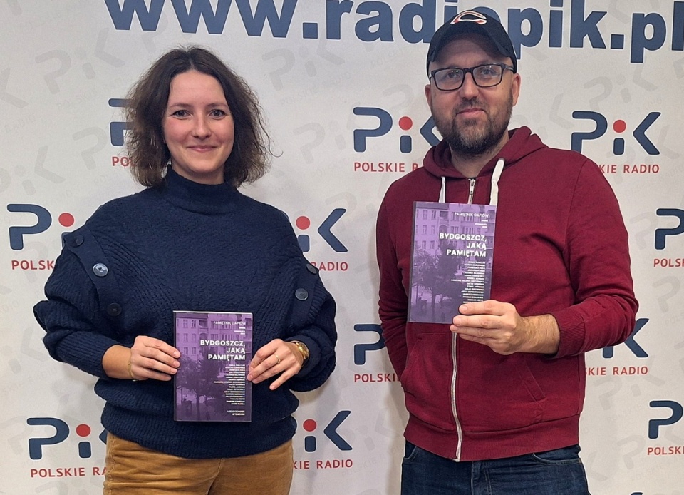 Emilia Walczak i Krzysztof Nowicki, koordynatorzy wydawnictwa pt. „Bydgoszcz, jaką pamiętam”. Fot. Bogumiła Wresiło/arch. PR PiK
