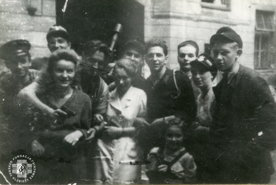 Janina Rokicka (pierwsza z lewej). Fot. ze zbiorów Fundacji Generał Elżbiety Zawackiej