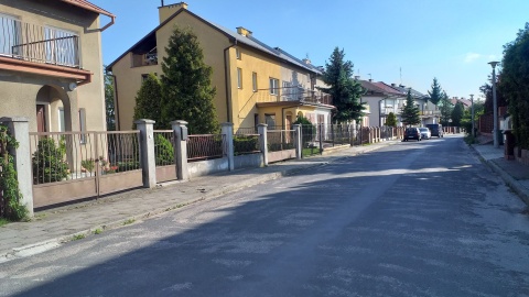 Czy wśród domków jednorodzinnych powstanie mieszkalny blok? Fot. Adriana Andrzejewska-Kuras