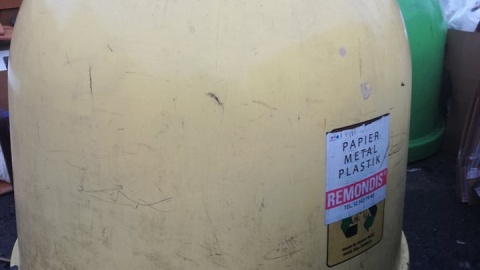 Śmieci są posegregowane, kłopot z pojeminkami. Fot. Michał Słobodzian