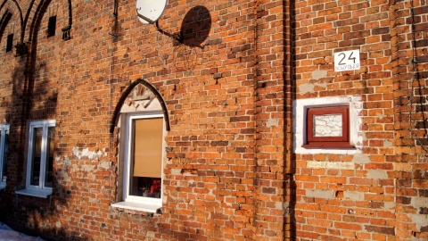 Tajemniczy obiekt na drodze Ostromecko-Dąbrowa Chełmińska. Fot. Henryk Żyłkowski