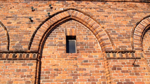 Tajemniczy obiekt na drodze Ostromecko-Dąbrowa Chełmińska. Fot. Henryk Żyłkowski