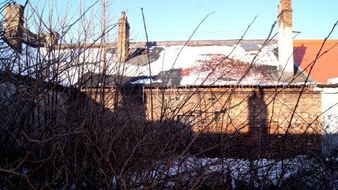 Tajemniczy obiekt na drodze Ostromecko-Dąbrowa Chełmińska. Fot. Henryk Żyłkowski