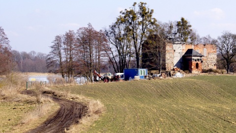 Czy uda się zrekonstruować średniowieczny zamek na wzgórzu nad Jeziorem Zamkowym? Fot. Henryk Żyłkowski