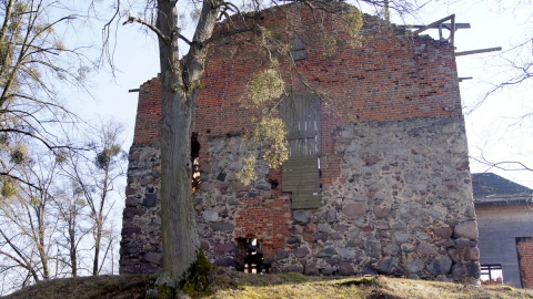 Czy uda się zrekonstruować średniowieczny zamek na wzgórzu nad Jeziorem Zamkowym? Fot. Henryk Żyłkowski