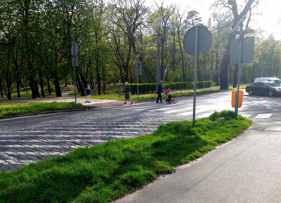 Nie będzie sygnalizacji świetlnej na każdym skrzyżowaniu przy ul. Bydgoskiej w Toruniu. Fot. Adriana Andrzejewska-Kuras/Archiwum