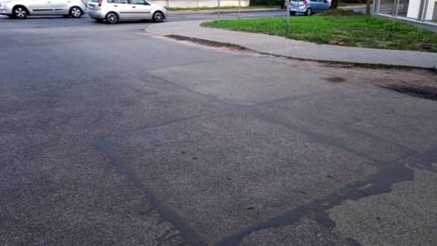 W związku z pracami wodociągowymi na bydgoskim Górzyskowie trzeba było zrywać asfalt, a mieszkańcy ul. Gołębiej wiele razy pozostawali bez wody. Fot. Michał Słobodzian