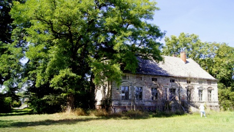 Od 10 lat w Ostrówku spadkobiercy toczą boje o dwór Osłowskich. Fot. Henryk Żyłkowski