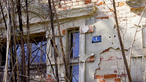 Od 10 lat w Ostrówku spadkobiercy toczą boje o dwór Osłowskich. Fot. Henryk Żyłkowski