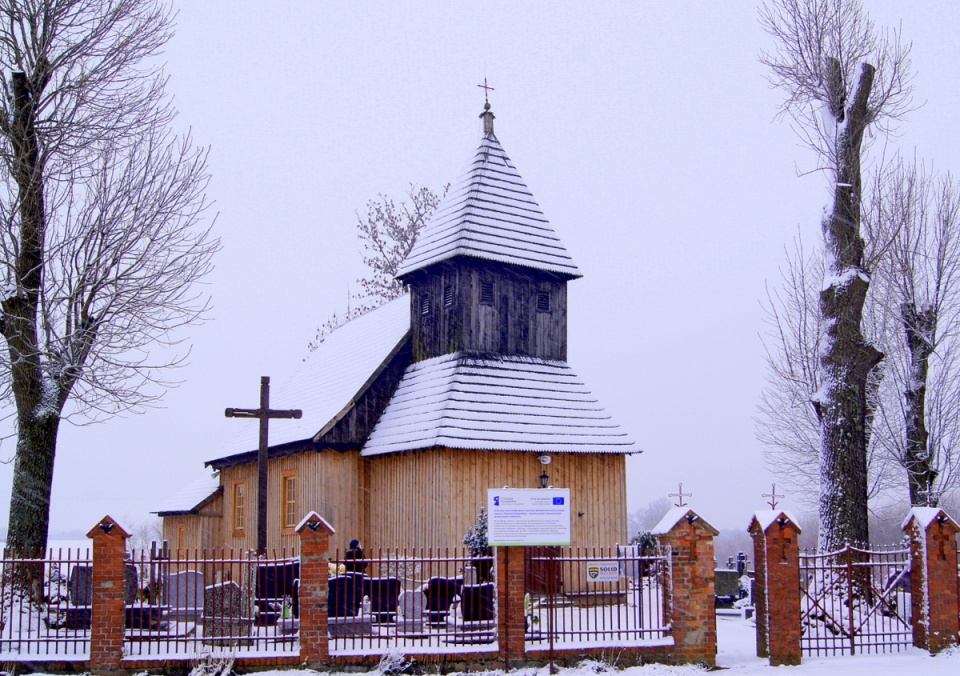Drewniany kościół we Włókach. Fot. Henryk Żyłkowski