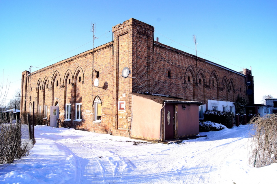 Tajemniczy obiekt na drodze Ostromecko-Dąbrowa Chełmińska. Fot. Henryk Żyłkowski