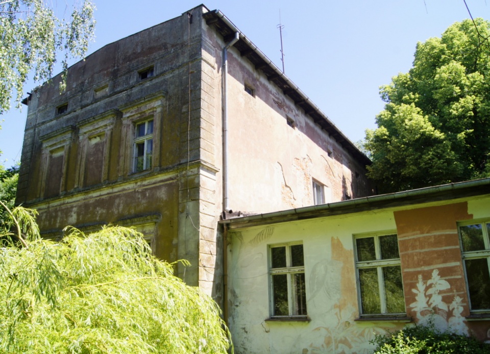 Zabytkowy dworek w Palczynie od lat niszczeje. Fot. Henryk Żyłkowski