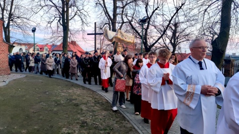 Procesja przed Mszą Świętą Rezurekcyjną w kościele pw. Wniebowzięcia Najświętszej Maryi Panny w Radziejowie. Fot. Dawid Cysewski/PR PiK