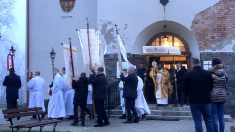 9 kwietnia 2023 - Niedziela Zmartwychwstania - Kościół pw. Matki Bożej Królowej Polski we Włókach - Rezurekcja. Fot. Jan Duks