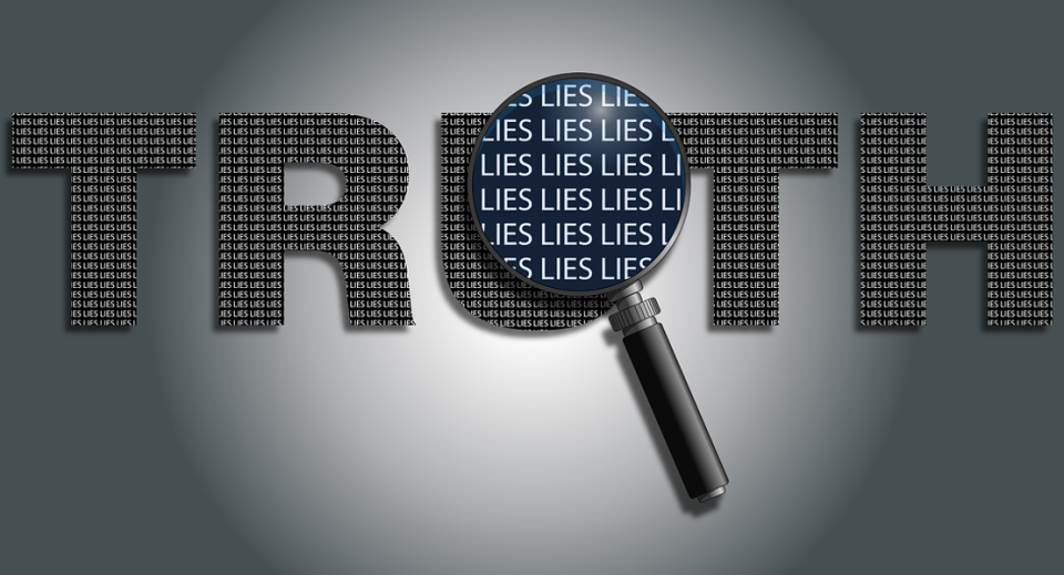 W cyfrowym świecie kłamstwo ma przewagę nad prawdą. Fot. ilustracyjna/pixabay.com