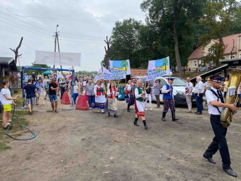 Słoń sPiKer witał przybyłych na Festiwal Smaku w Grucznie [20 sierpnia 2022]