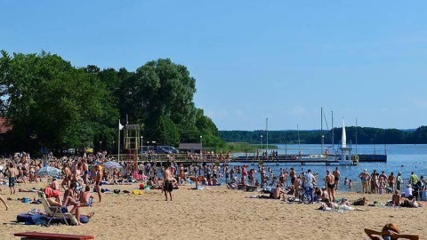 Palża nad Jeziorem Rudnickim Wielkim cieszy się popularnością i uznaniem. Fot. itgrudziadz.pl