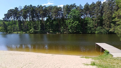 „Plaża marzeń” w Grzybku nad Zalewem Żurskim. Fot. osrodekgrzybek.pl