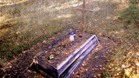 Jaką tajemnicę kryje grób nieopodal stacji w Lipowej Tucholskiej. Fot. Henryk Żyłkowski