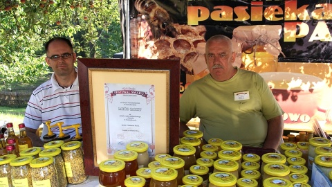 Pasieka Rodzinna Jacek i Tomasz Paul łączy dobre tradycje, dbałość o środowisko naturalne, troskę o najwyższa jakość miodów. Fot. pasiekapaul.pl