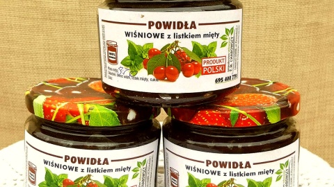 Powidla wiśniowe z listkiem mięty. Fot. lokalna-zywnosc.pl