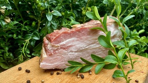 Boczek wędzony. Fot. Mikołaj Kuras/lokalna-zywnosc.pl