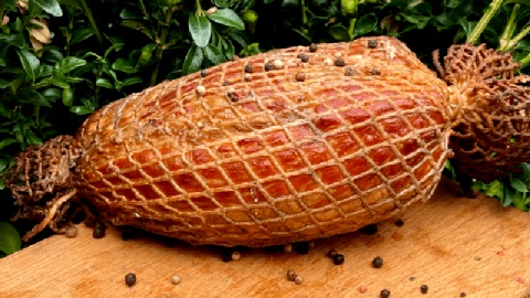 Szynka wędzona. Fot. Mikołaj Kuras/lokalna-zywnosc.pl