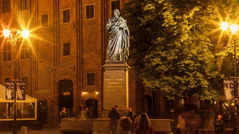 Pomnik Mikołaja Kopernika na Rynku Staromiejskim w Toruniu. Fot. nadesłane