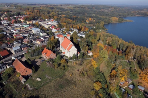 Jesienny krajobraz miasteczka Górzno. Fot. Daniel Pach/facebook.com/GorznienskoLidzbarskiParkKrajobrazowy