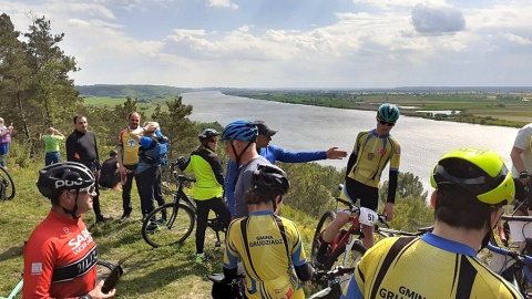 Uczestnicy rajdu rowerowego po Parku Krajobrazowym Góry Łosiowe. Fot. Rafał Modrzewski/kujawsko-pomorskie.pl