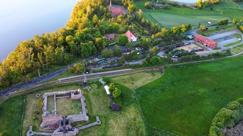 Ruiny zamku Diabła Weneckkiego w Wenecji niedaleko Żnina. Fot. FlyDrone/Urząd Miejski w Żninie