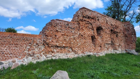 Na lewym brzegu rzeki Gąsawka odnajdujemy ruiny zamku starostów w Szubinie. Fot. fot. Kamila Czechowska/Muzeum Ziemi Szubińskiej