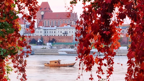 Łódź „Nasuta Copernicus” na Wiśle w Toruniu. Fot. Marcin Karasiński