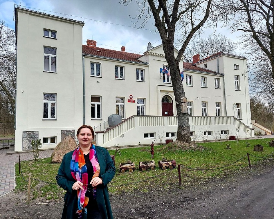 Pani Joanna Krystosiak, dyrektor szkoły podstawowej im. Anny i Alfreda Krzyckich w Słębowie. Fot. nadesłane