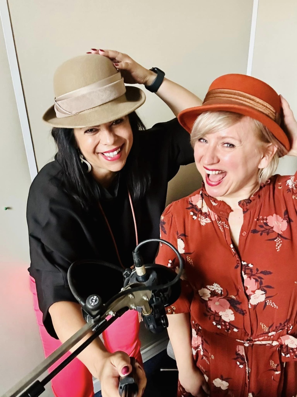Kapelusze. Anna Jarębska i Agnieszka Marszał (Fot. Anna Jarębska)