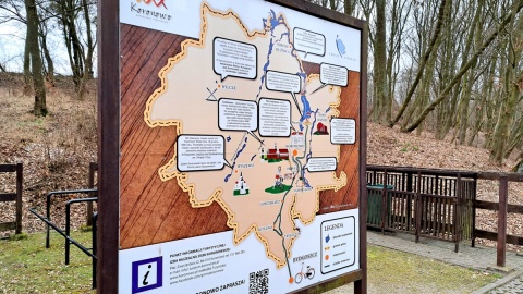 Mapa z zaznaczonymi miejscami na trasie wąskotorówki, które warto obejrzeć. Fot. Żaneta Walentyn/PR PiK
