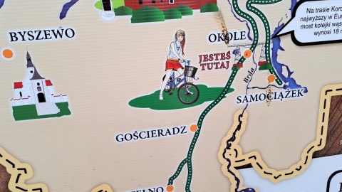 Mapa z zaznaczonymi miejscami na trasie wąskotorówki, które warto obejrzeć. Fot. Żaneta Walentyn/PR PiK