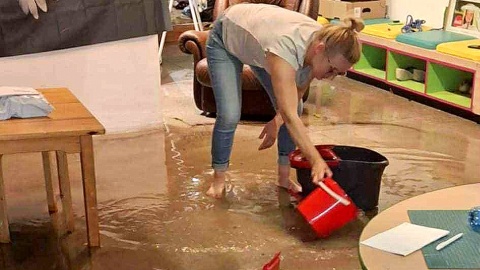Przez zalanie siedziby Stowarzyszenia „Wędka”, dzieci straciły część sprzętgów. Fot. nadesłane