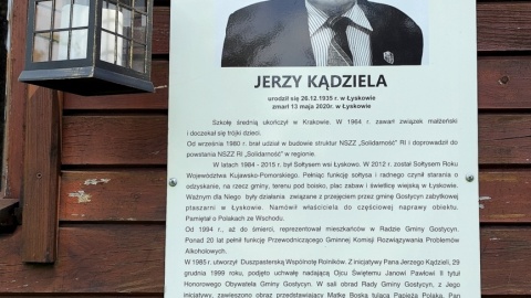 Hitoria Jerzego Kądzieli na wozie do apiterapii w Łyskowie. Fot. Żaneta Walentyn/PR PiK